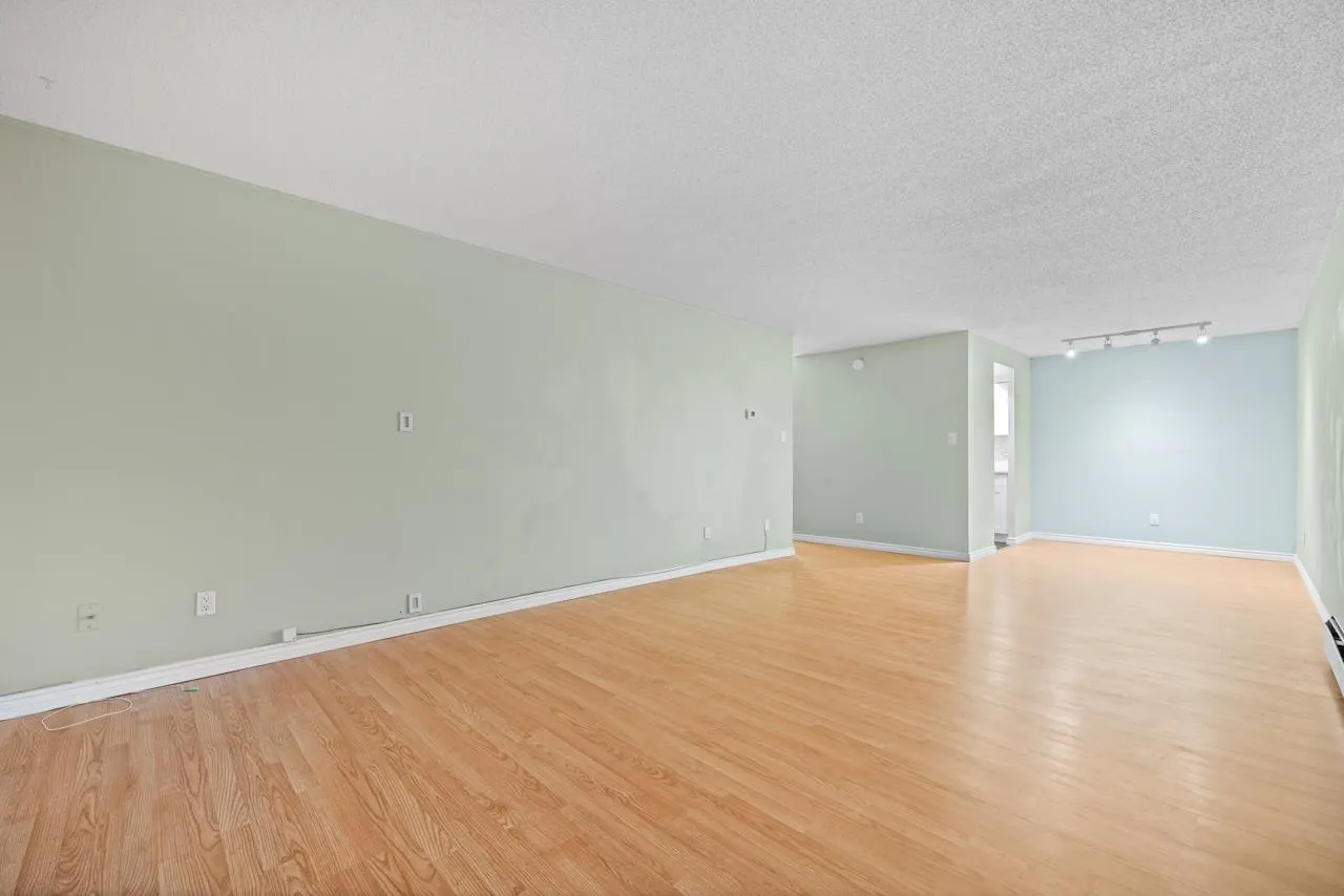 202 410 Agnes Street