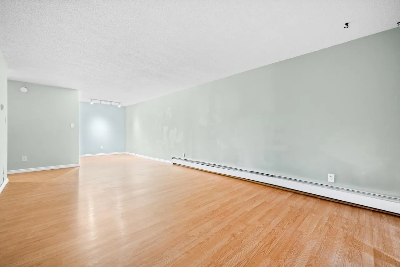 202 410 Agnes Street