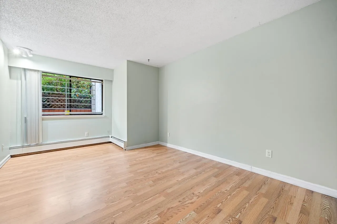 202 410 Agnes Street