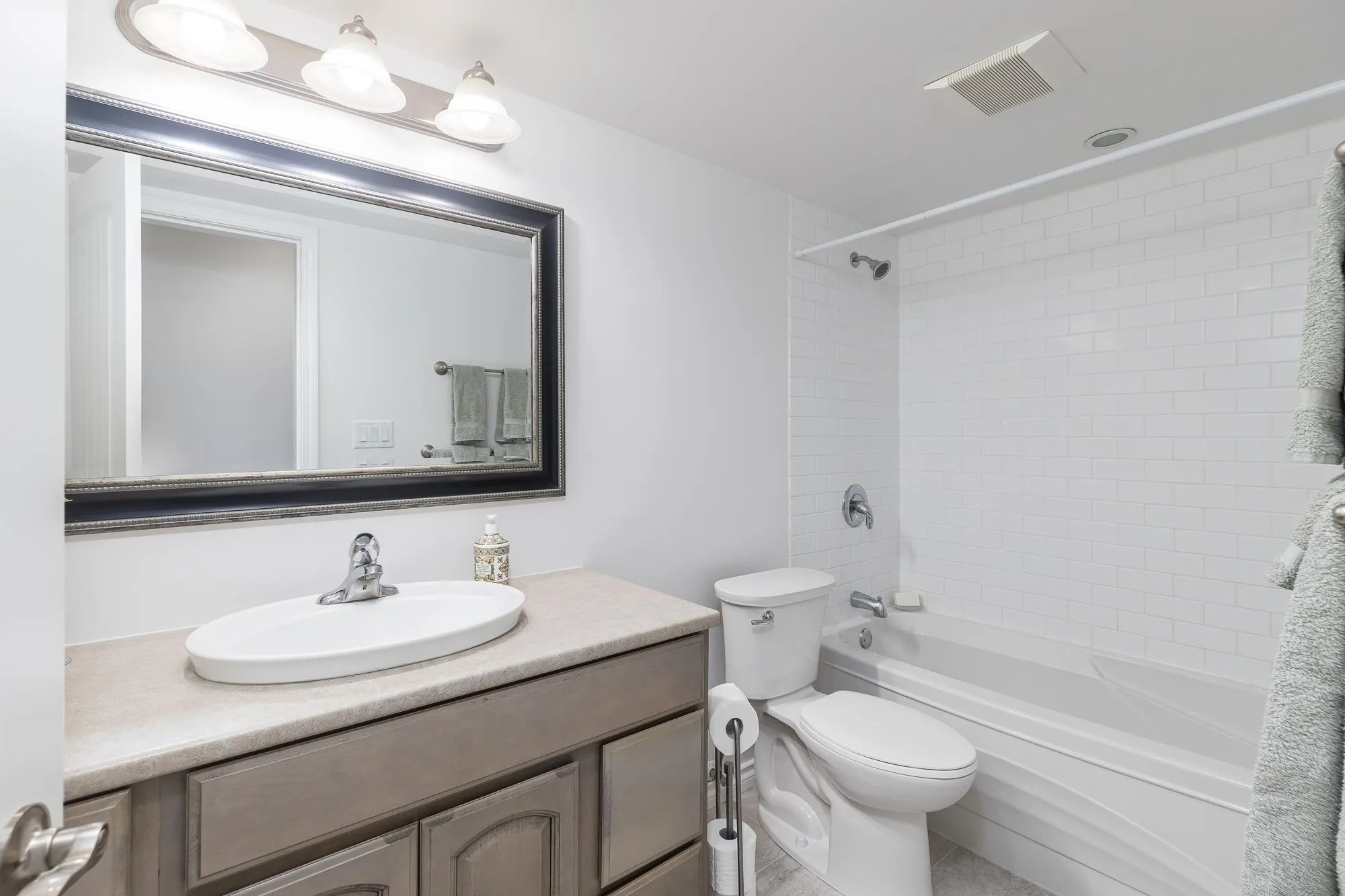 113 1561 Vidal Street