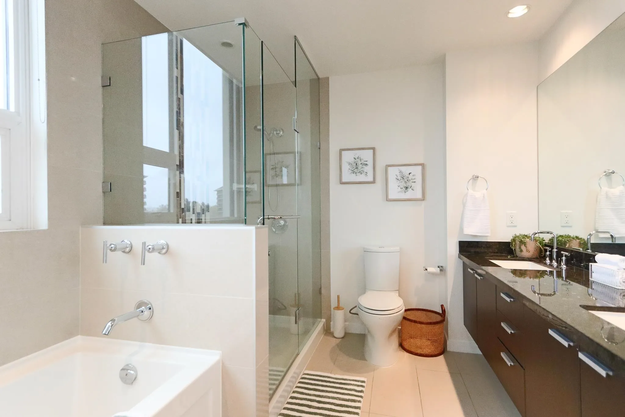 2202 2200 Douglas Road