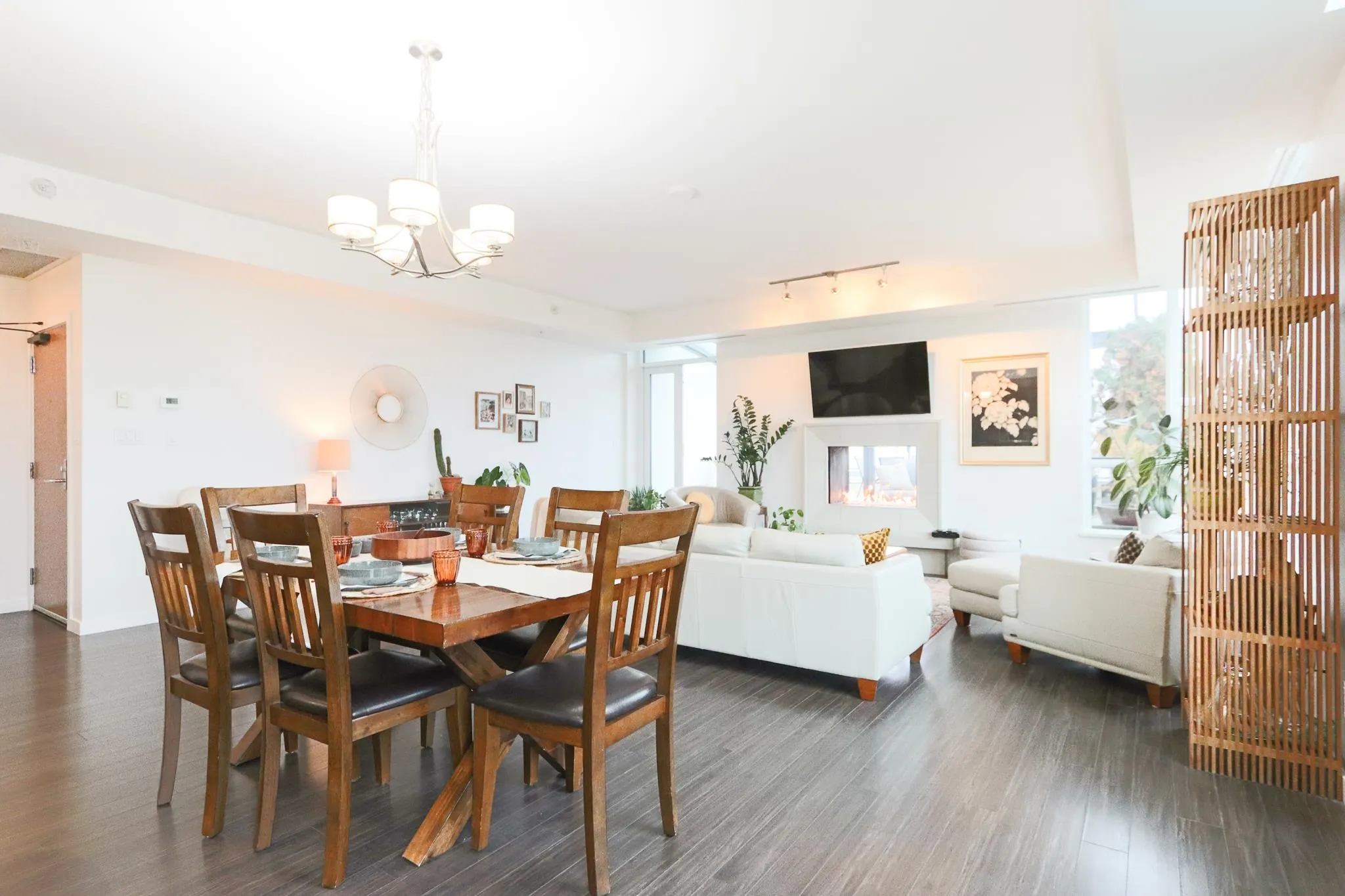 2202 2200 Douglas Road