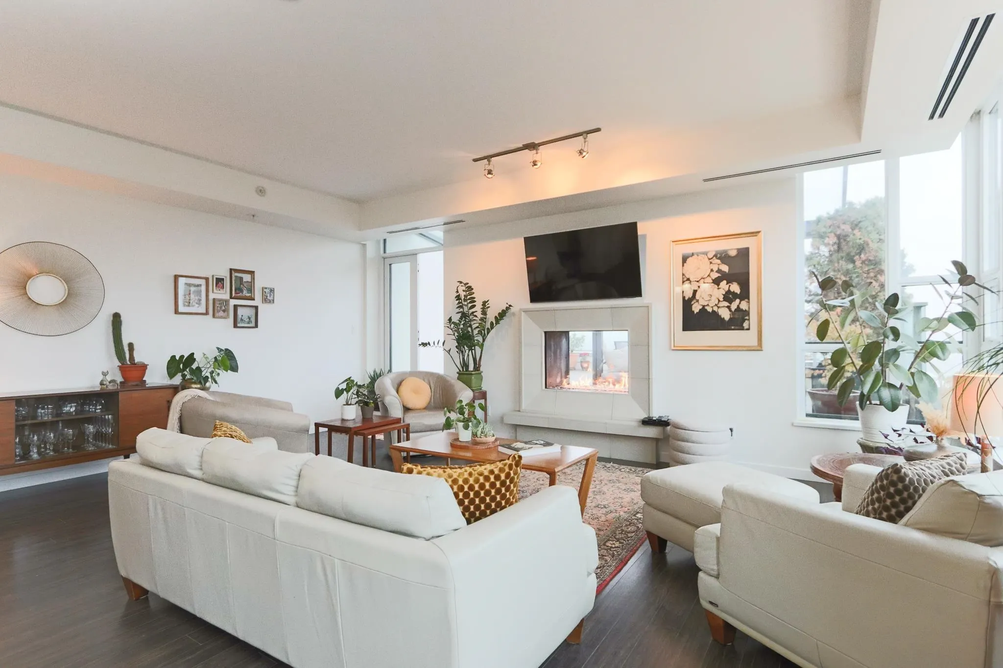 2202 2200 Douglas Road