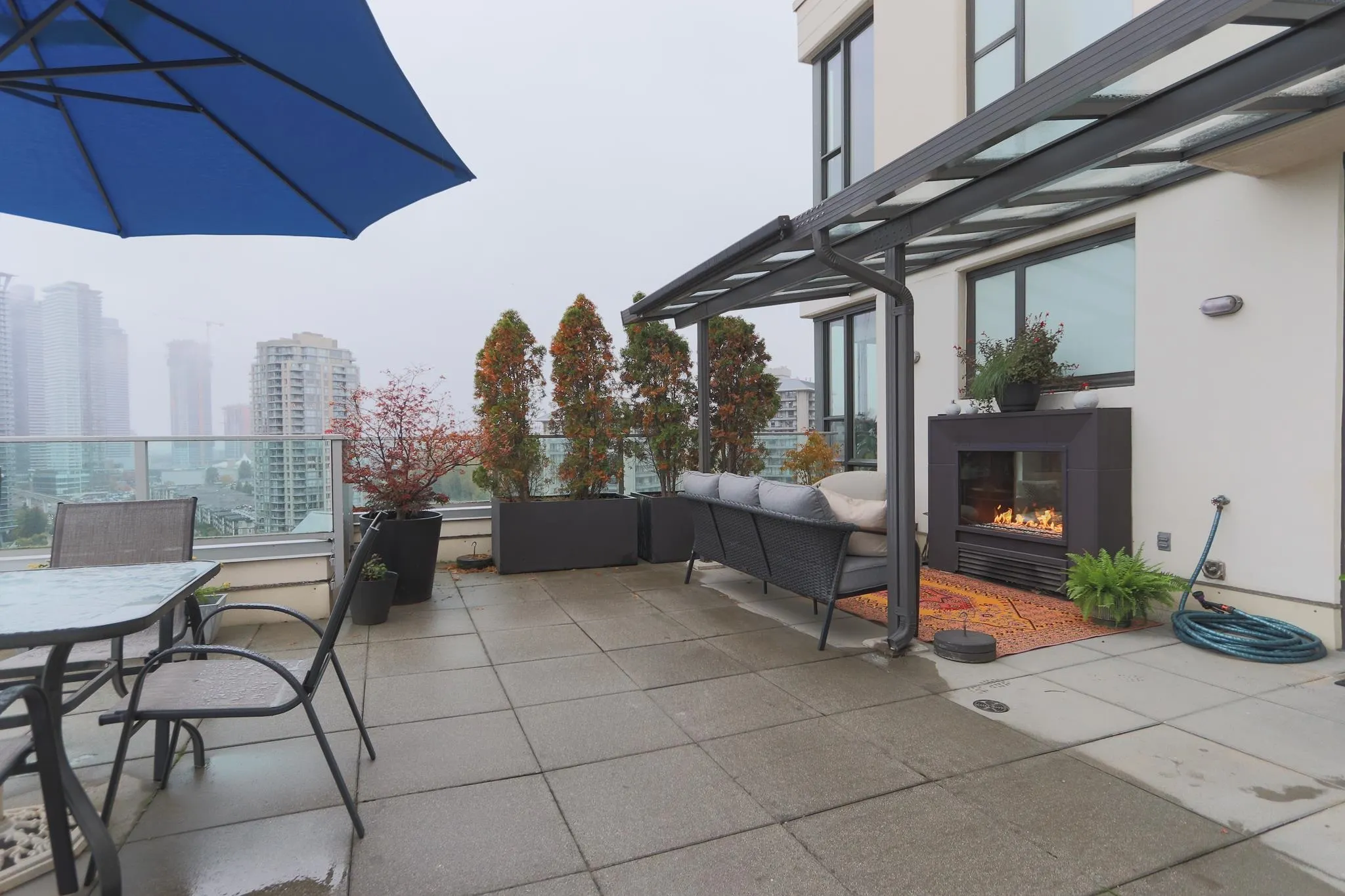 2202 2200 Douglas Road