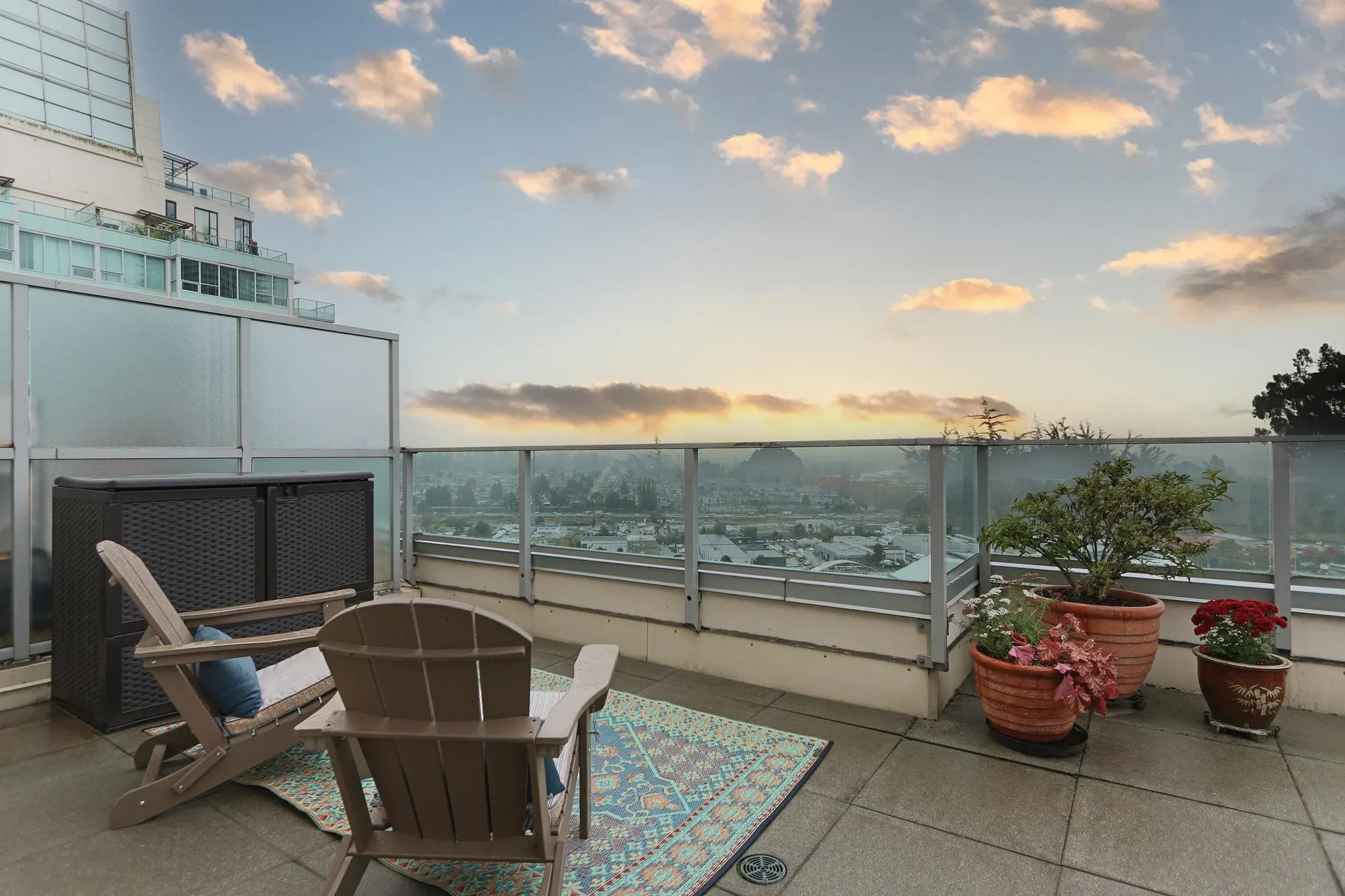 2202 2200 Douglas Road