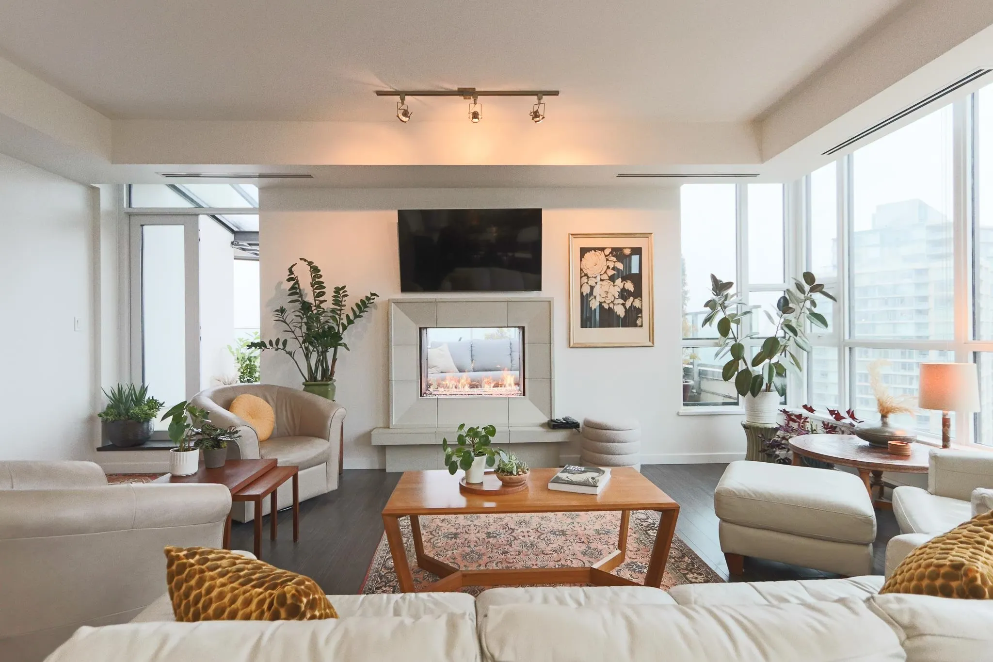 2202 2200 Douglas Road