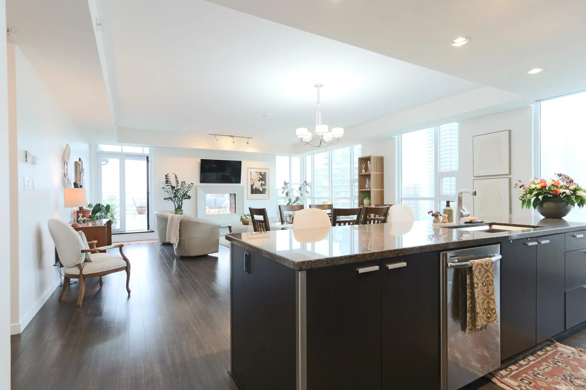 2202 2200 Douglas Road