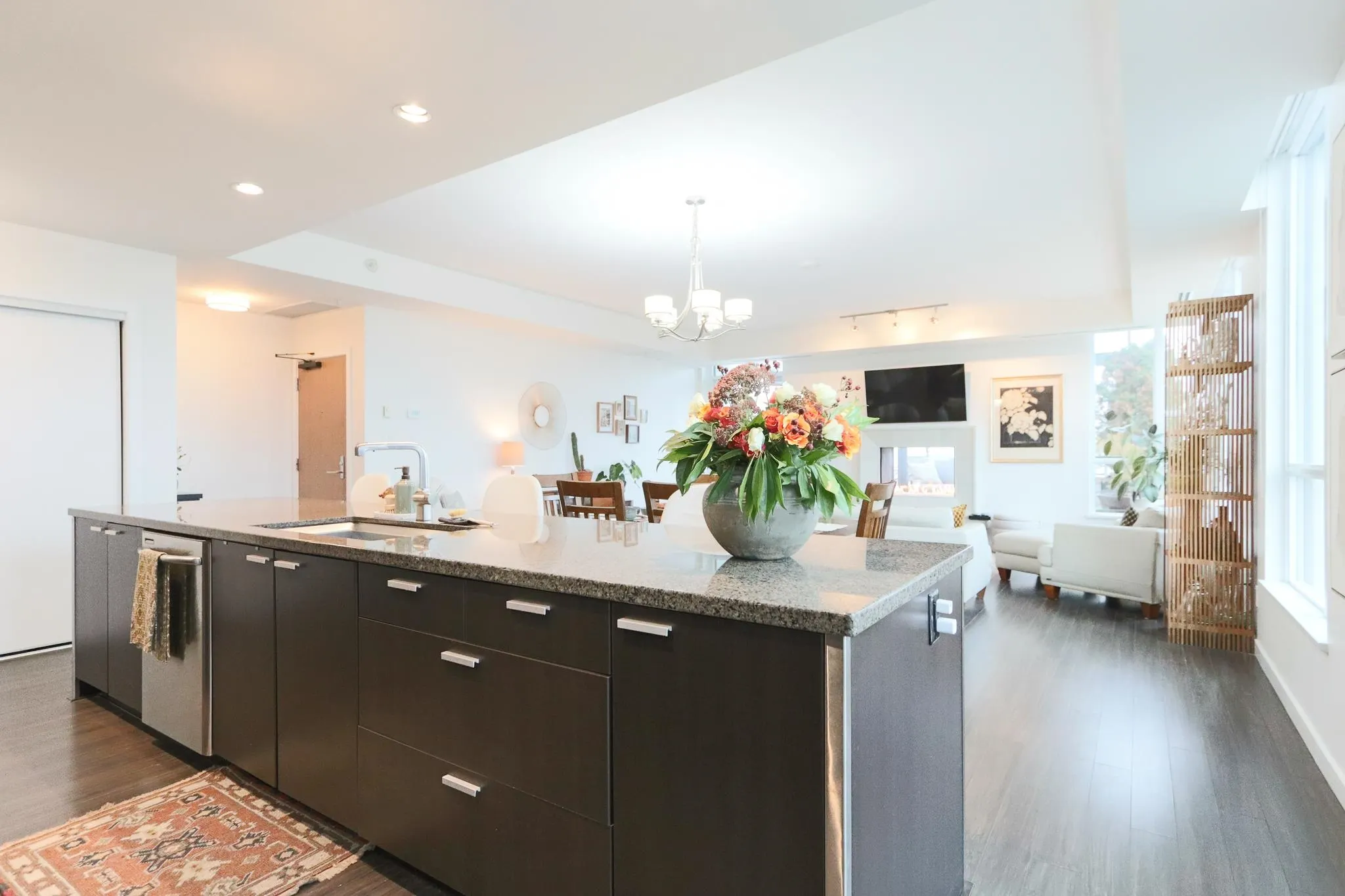 2202 2200 Douglas Road