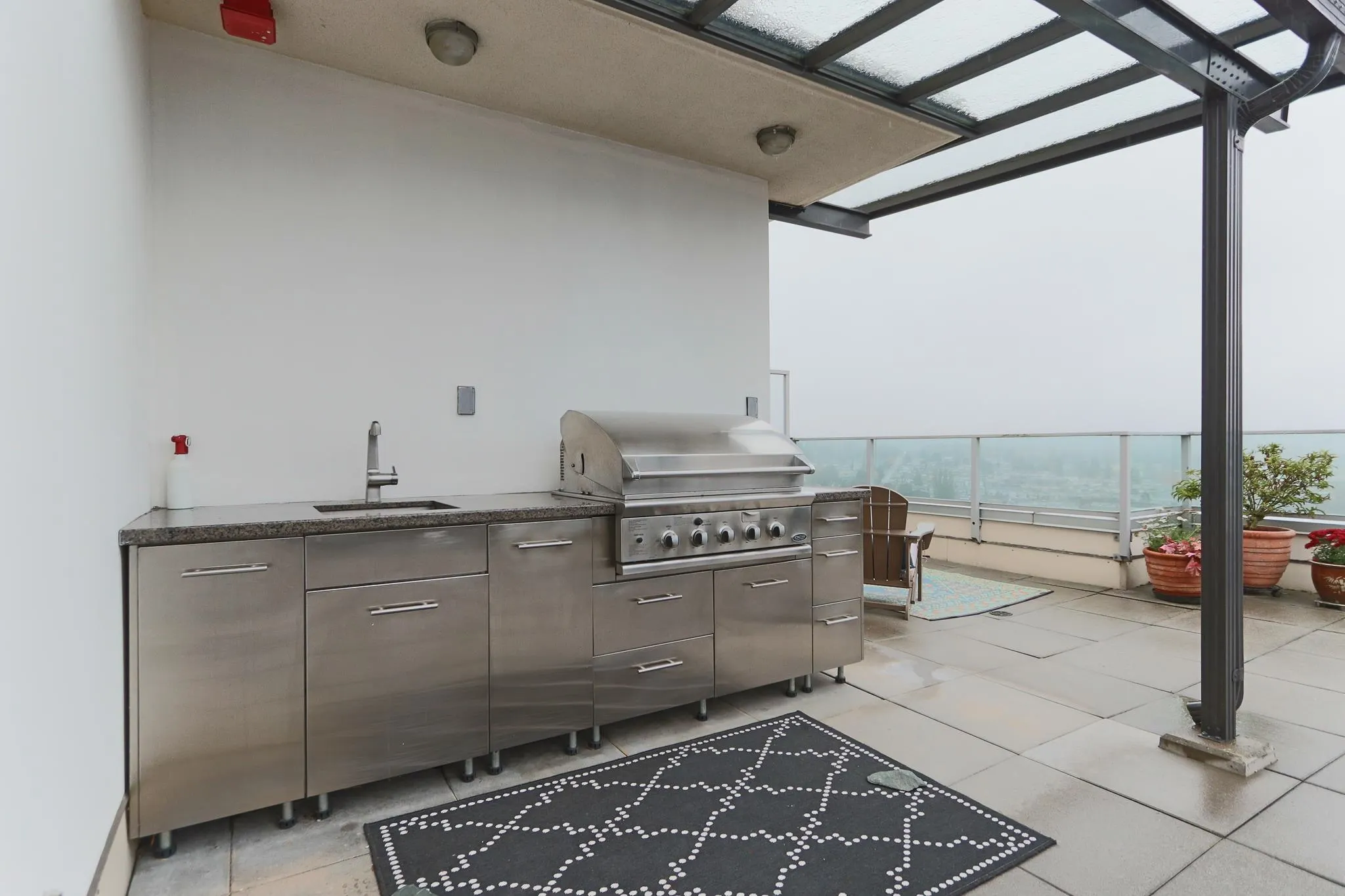 2202 2200 Douglas Road