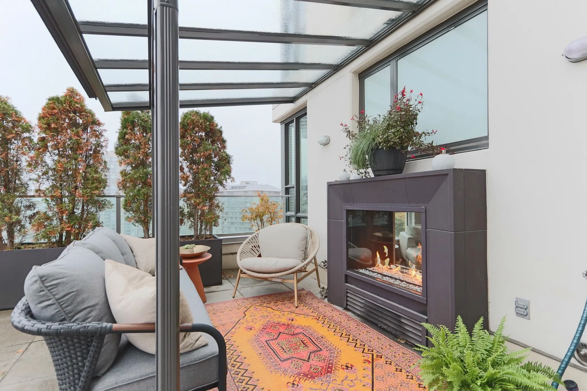 2202 2200 Douglas Road