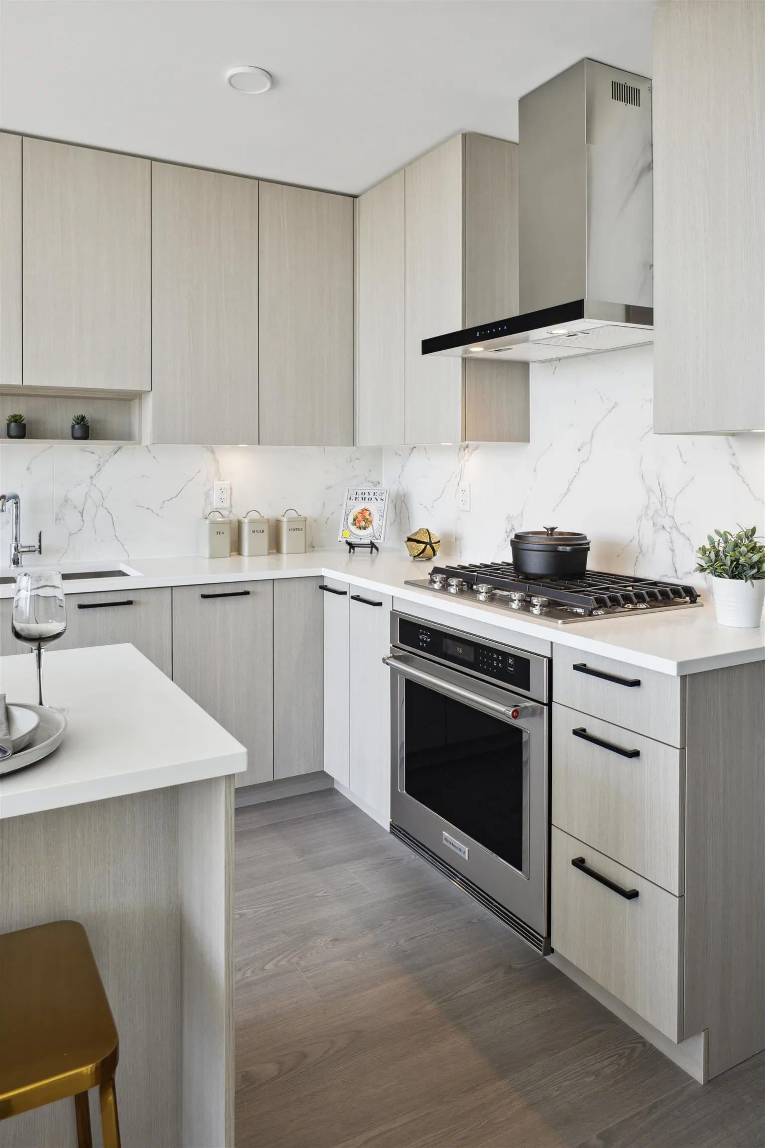 2503 555 Sydney Avenue