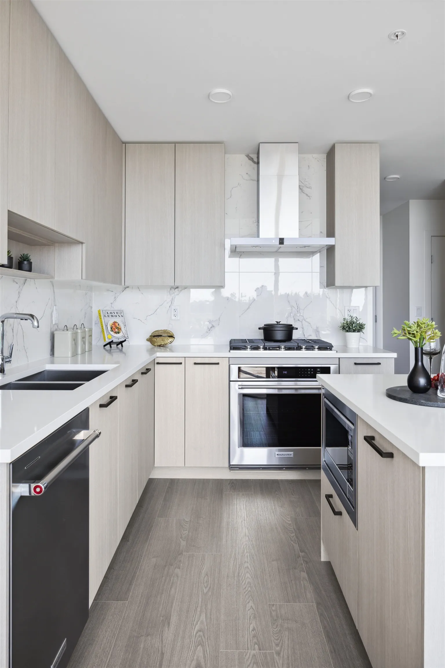 2503 555 Sydney Avenue