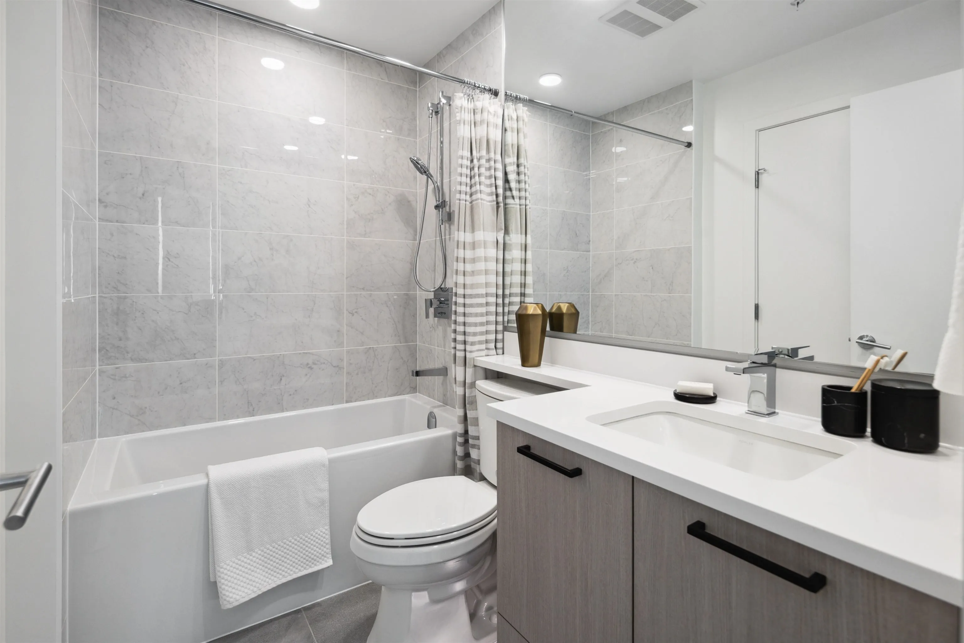 2503 555 Sydney Avenue