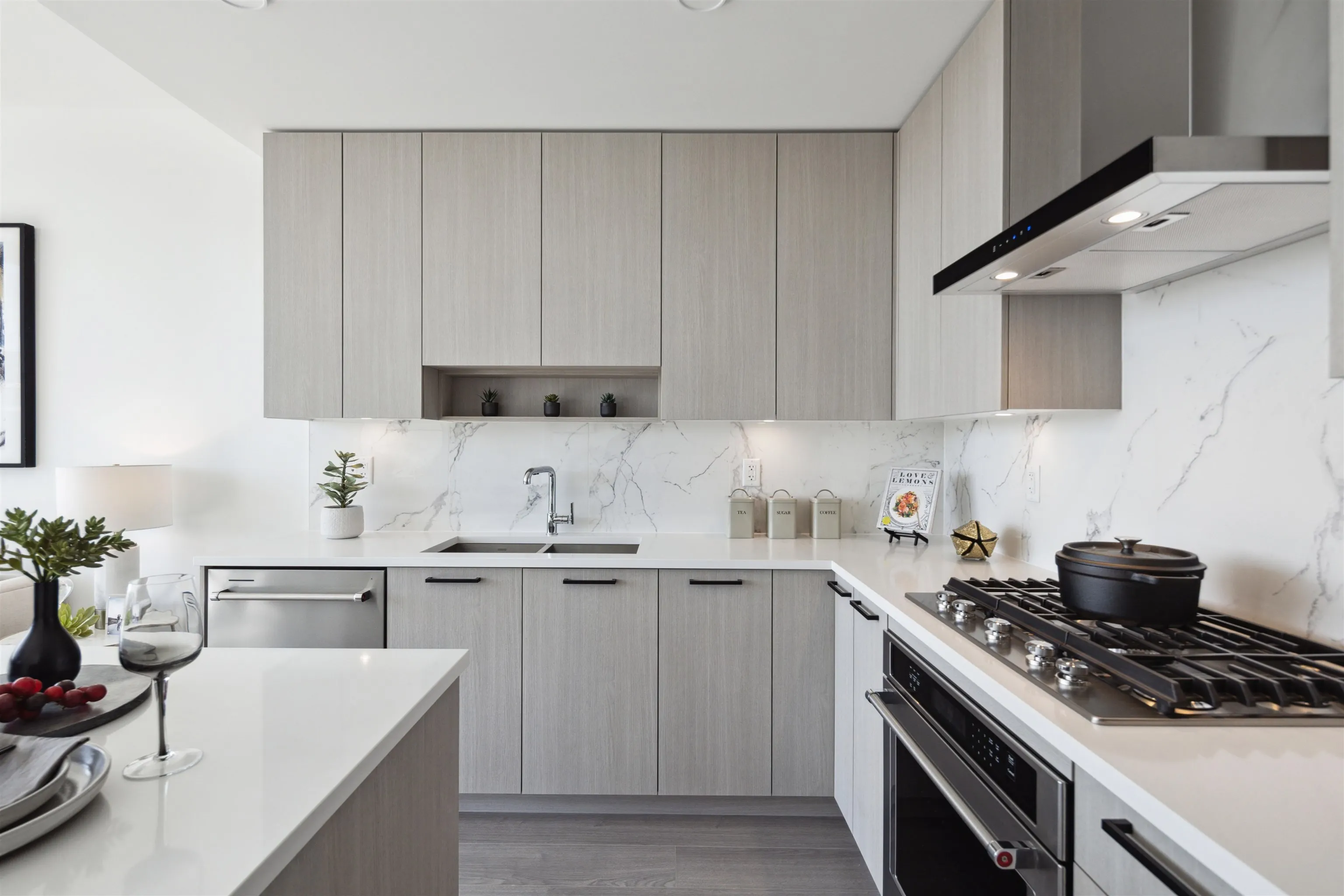 2503 555 Sydney Avenue