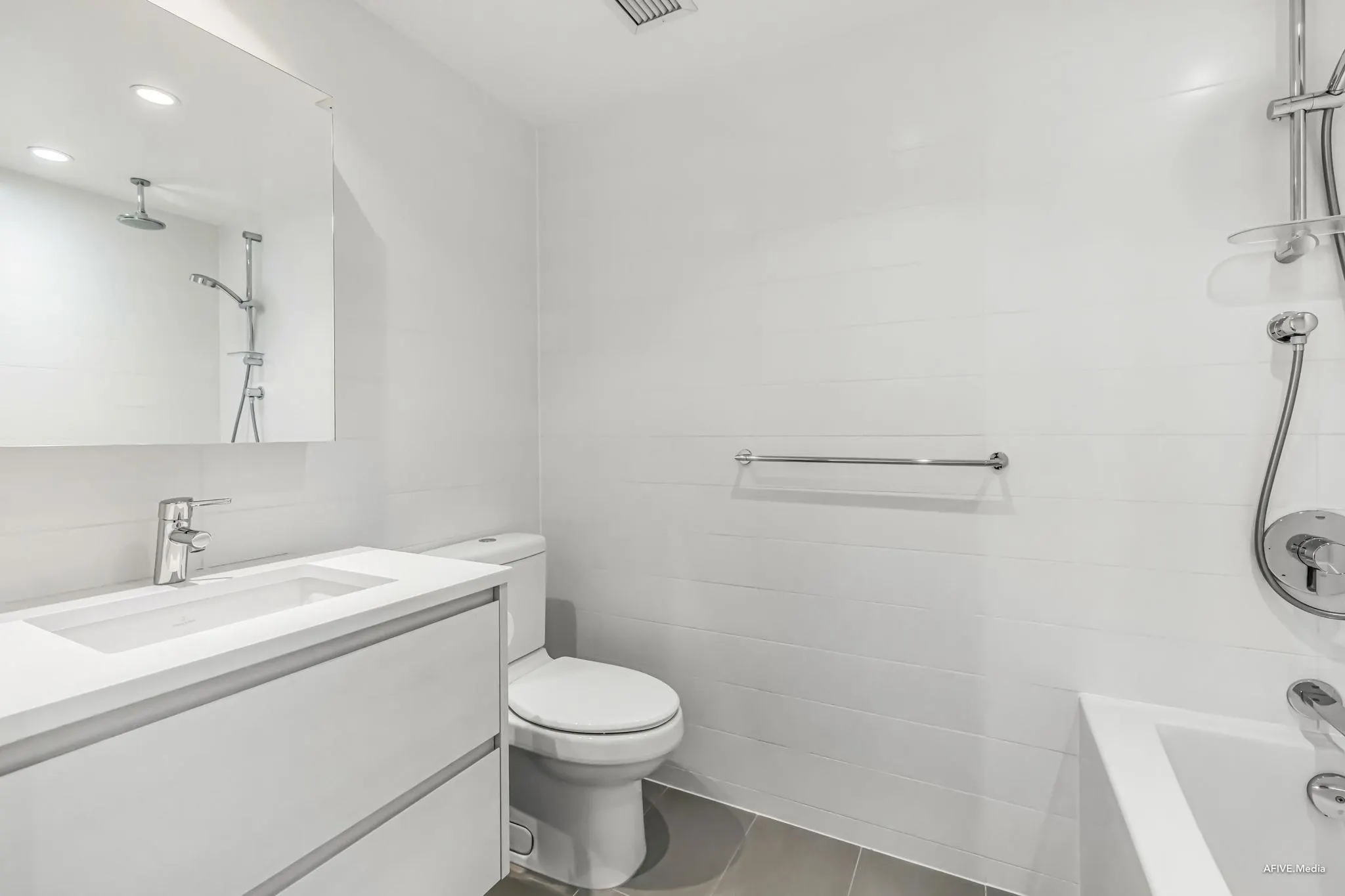 406 8181 Chester Street