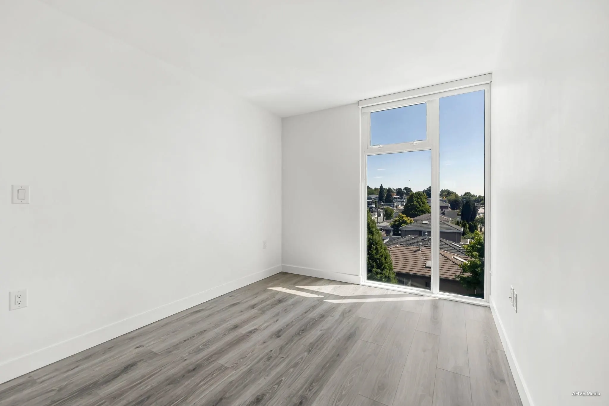 406 8181 Chester Street