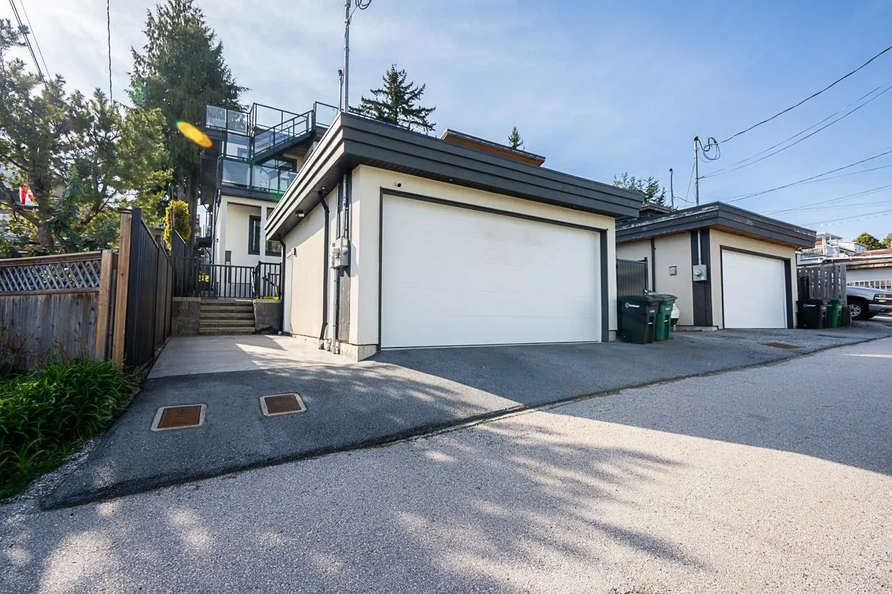 26 Holdom Avenue