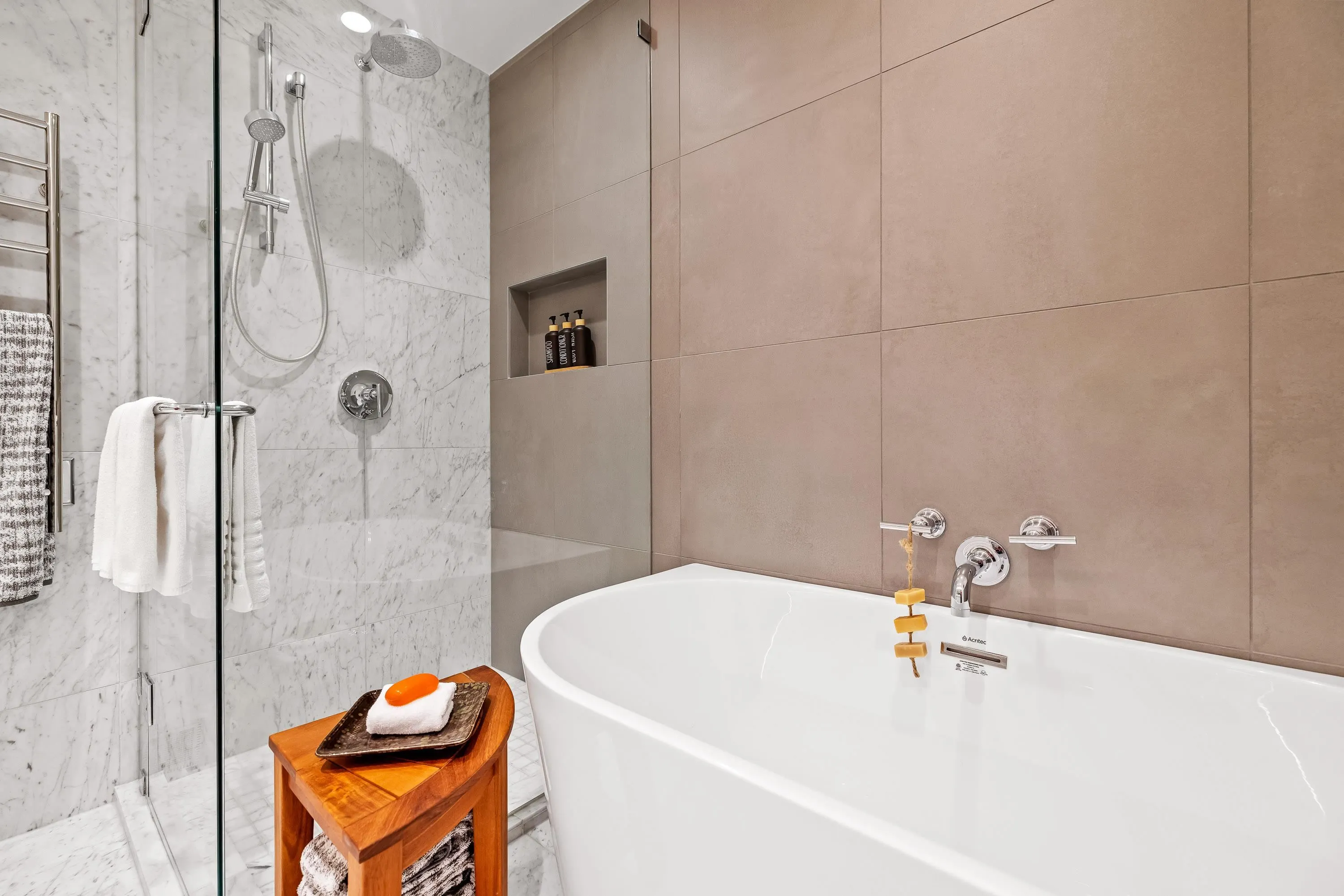 1804 1501 Foster Street