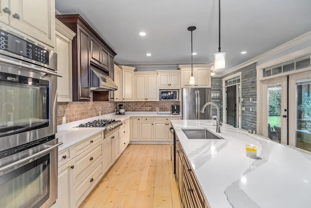 5660 Riverside Street