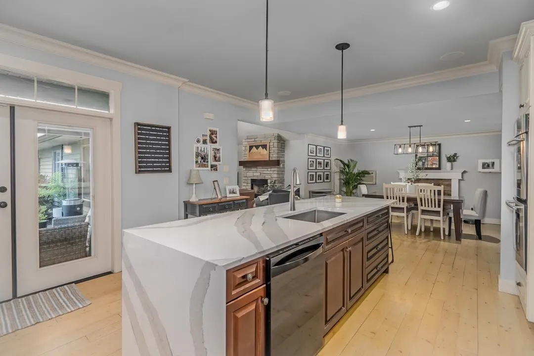 5660 Riverside Street