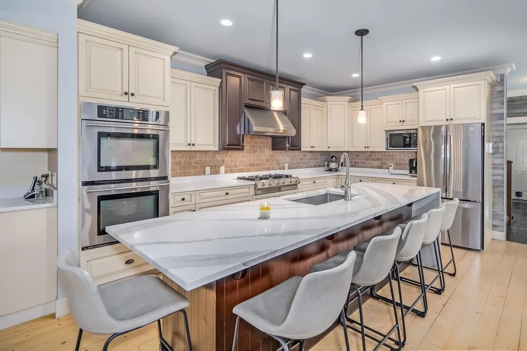 5660 Riverside Street