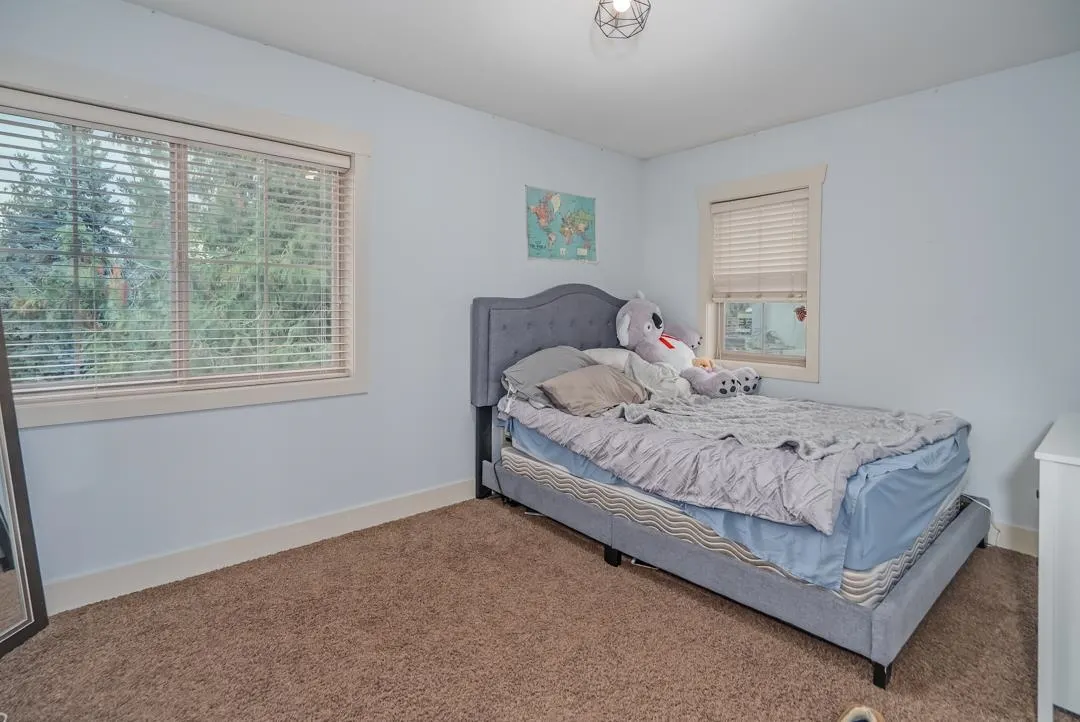 5660 Riverside Street