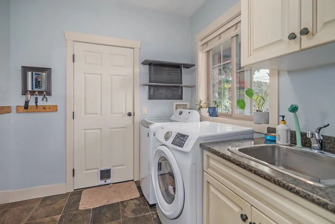 5660 Riverside Street