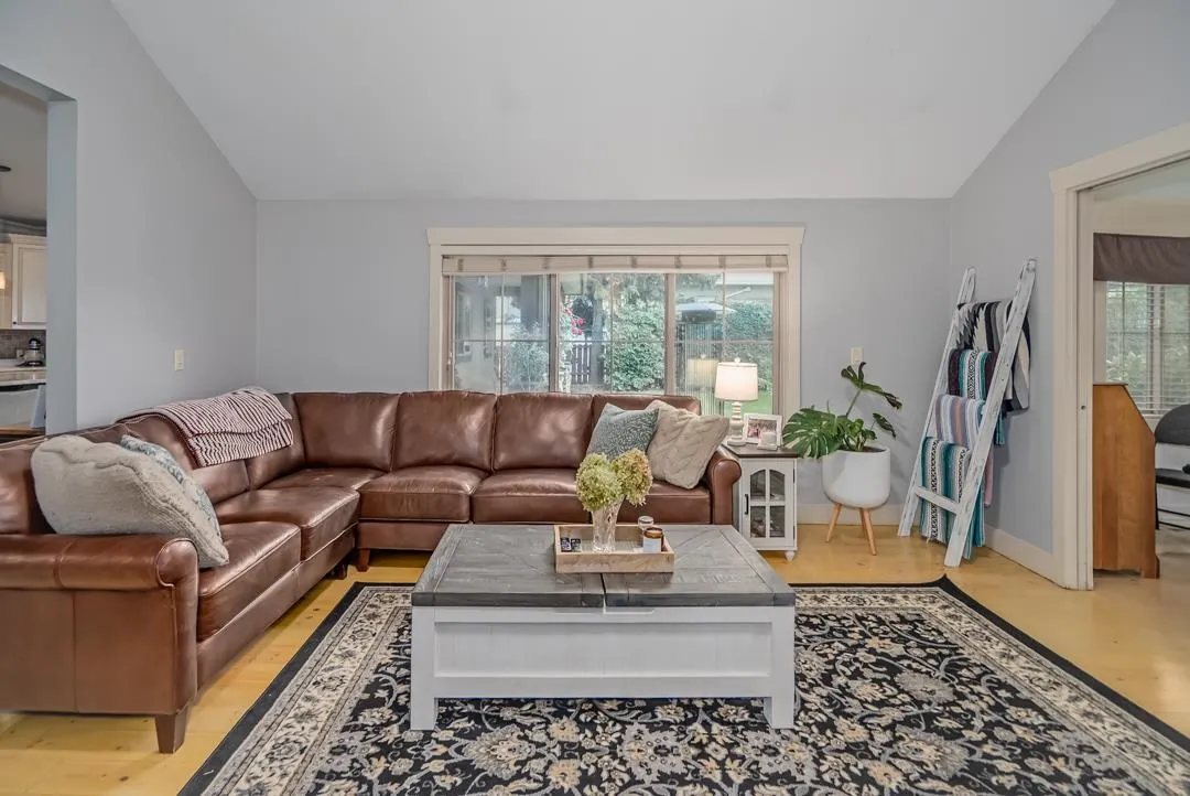 5660 Riverside Street