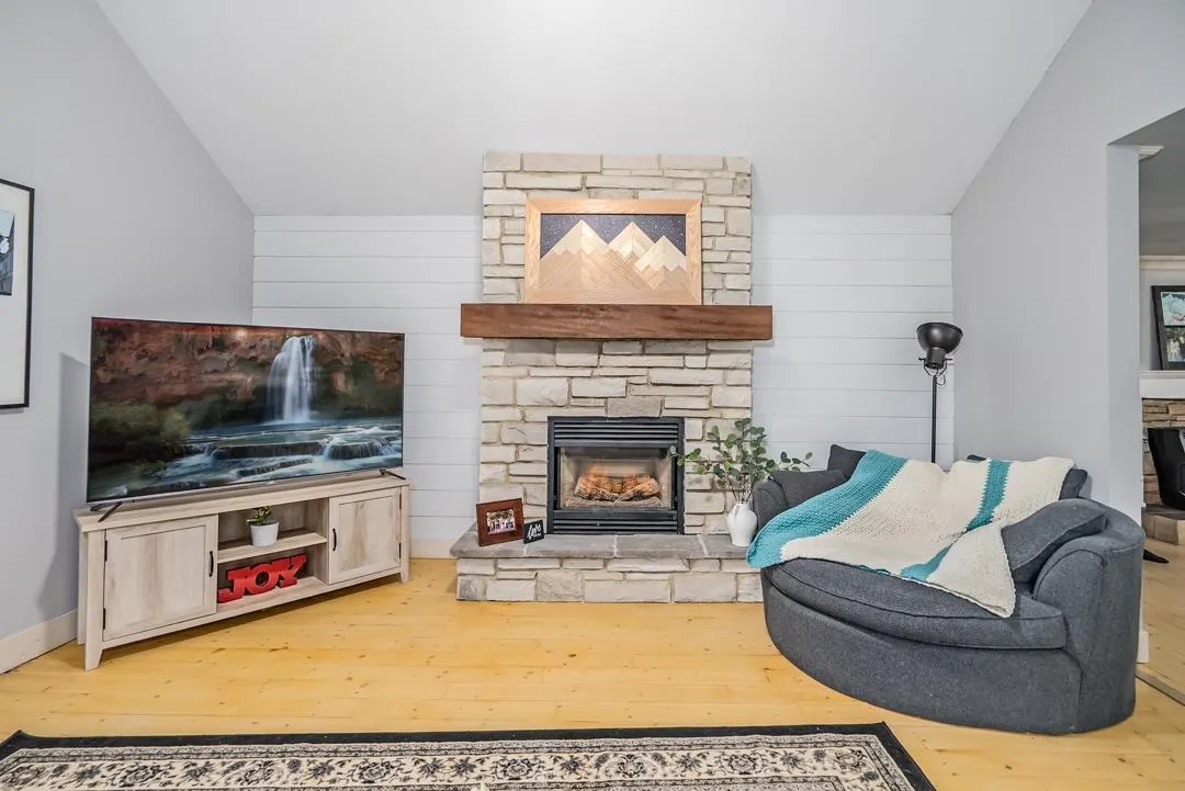 5660 Riverside Street