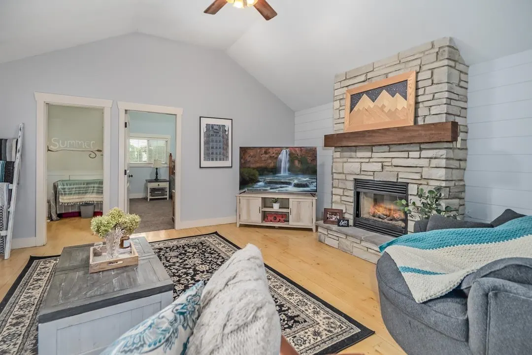 5660 Riverside Street