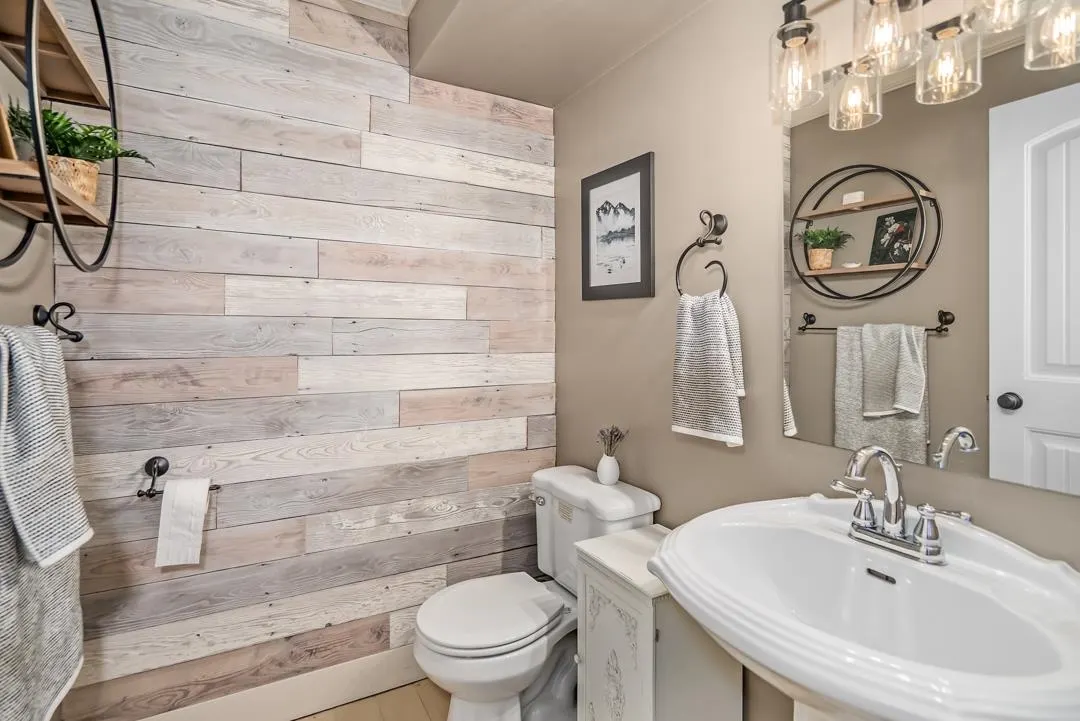 5660 Riverside Street