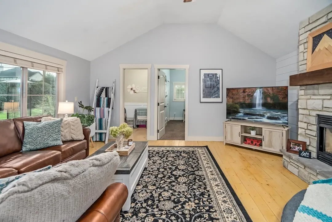 5660 Riverside Street