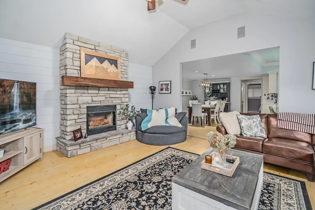 5660 Riverside Street