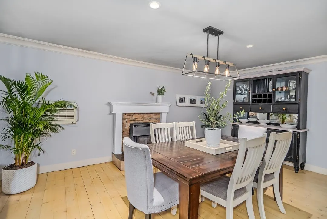 5660 Riverside Street