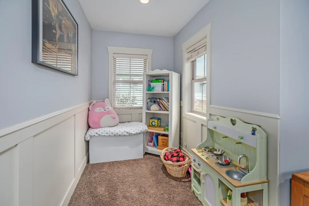 5660 Riverside Street