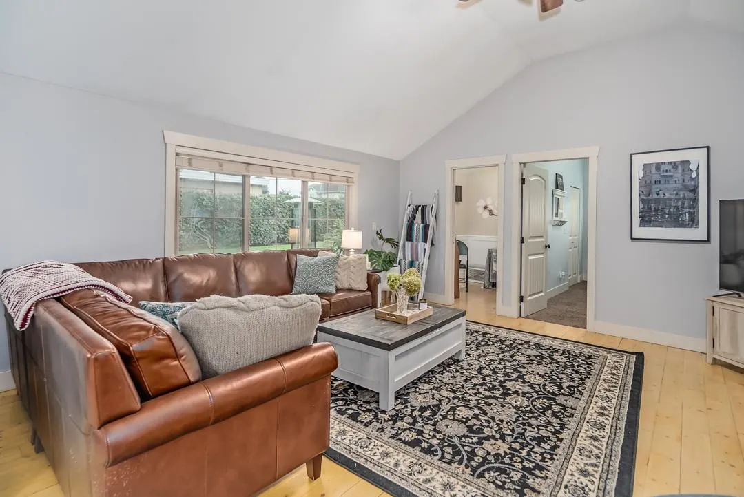 5660 Riverside Street