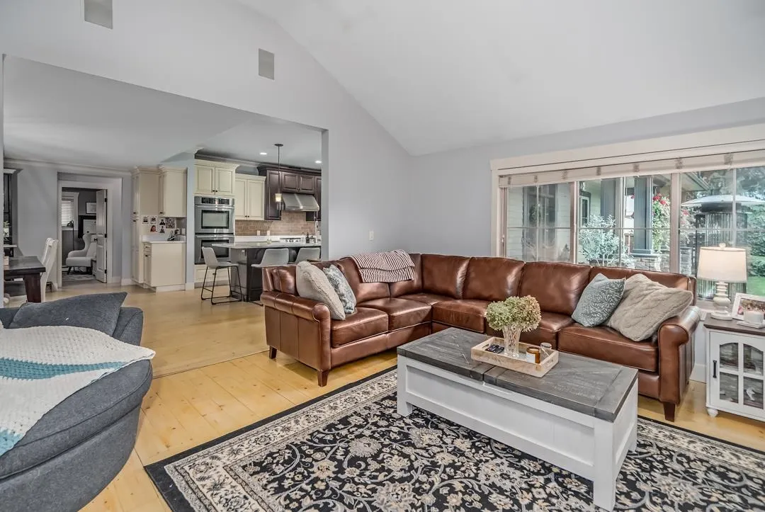 5660 Riverside Street