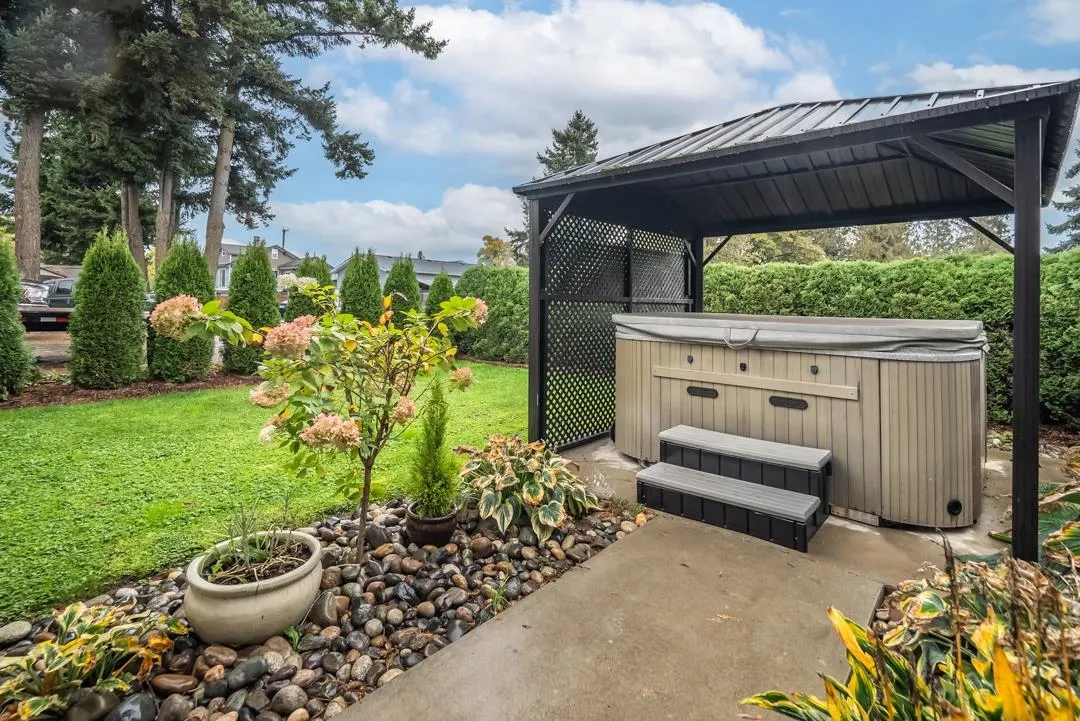 5660 Riverside Street