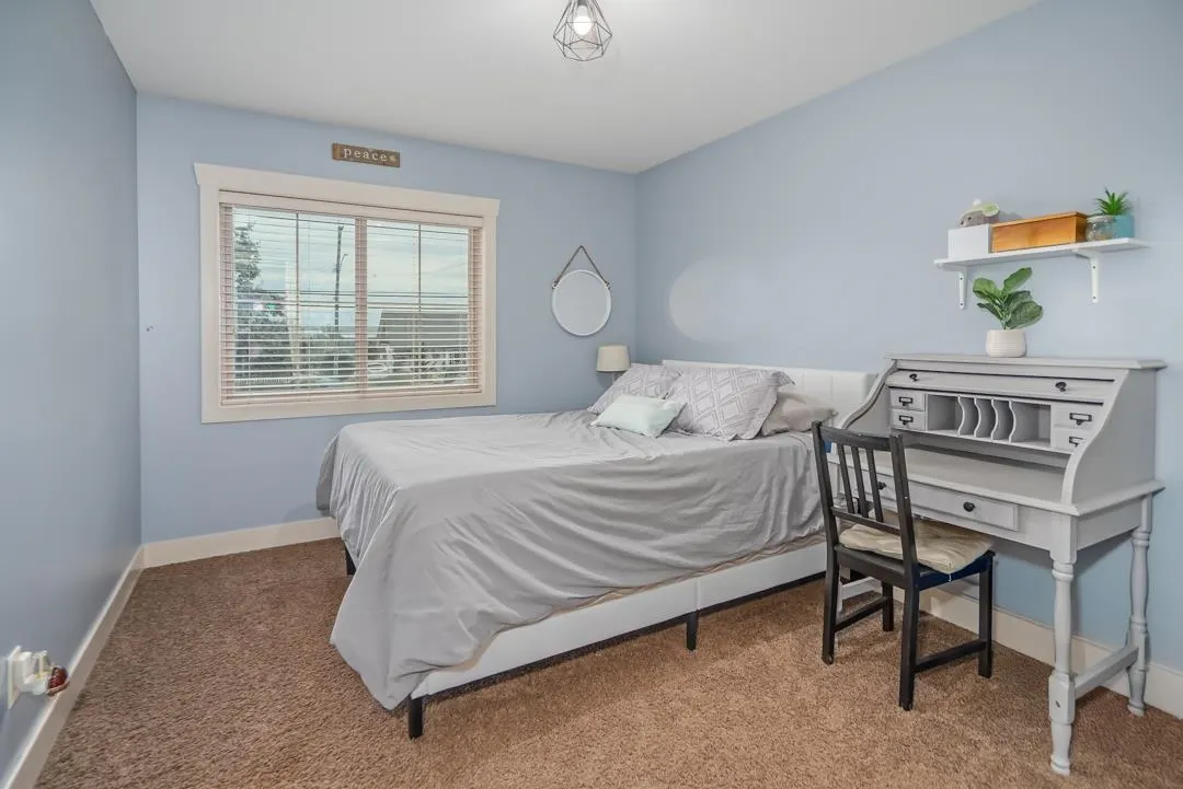 5660 Riverside Street