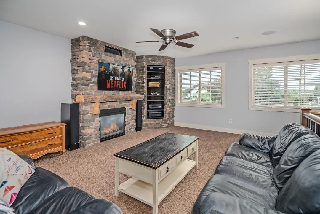 5660 Riverside Street