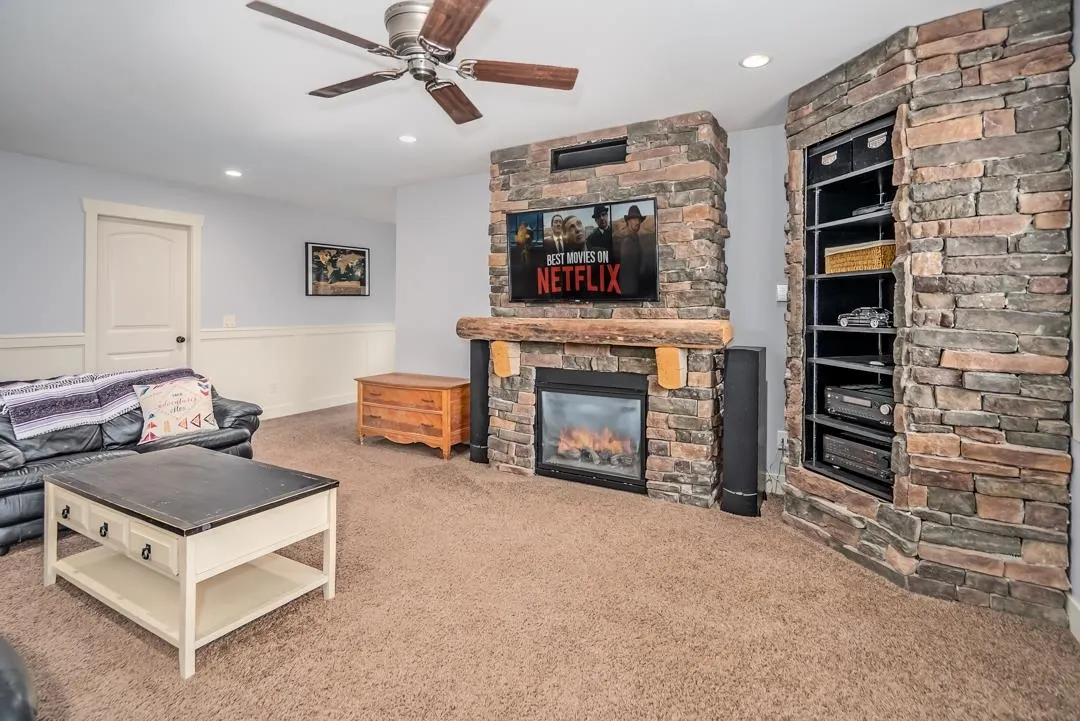 5660 Riverside Street