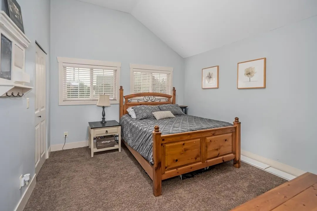 5660 Riverside Street