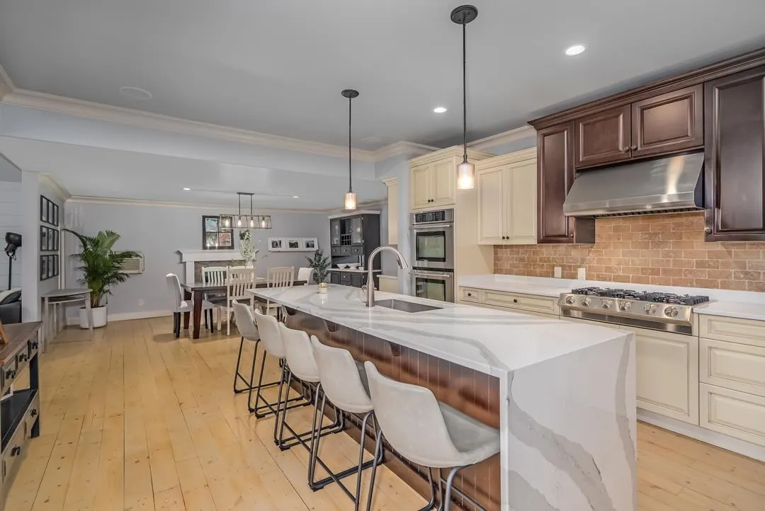 5660 Riverside Street