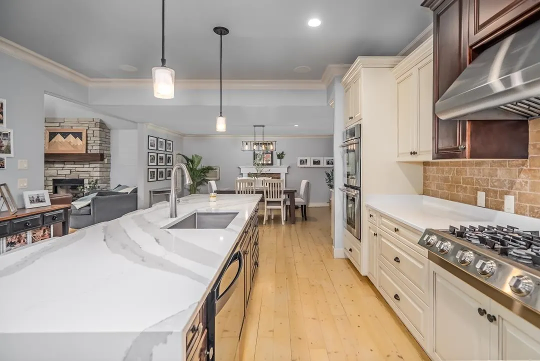 5660 Riverside Street