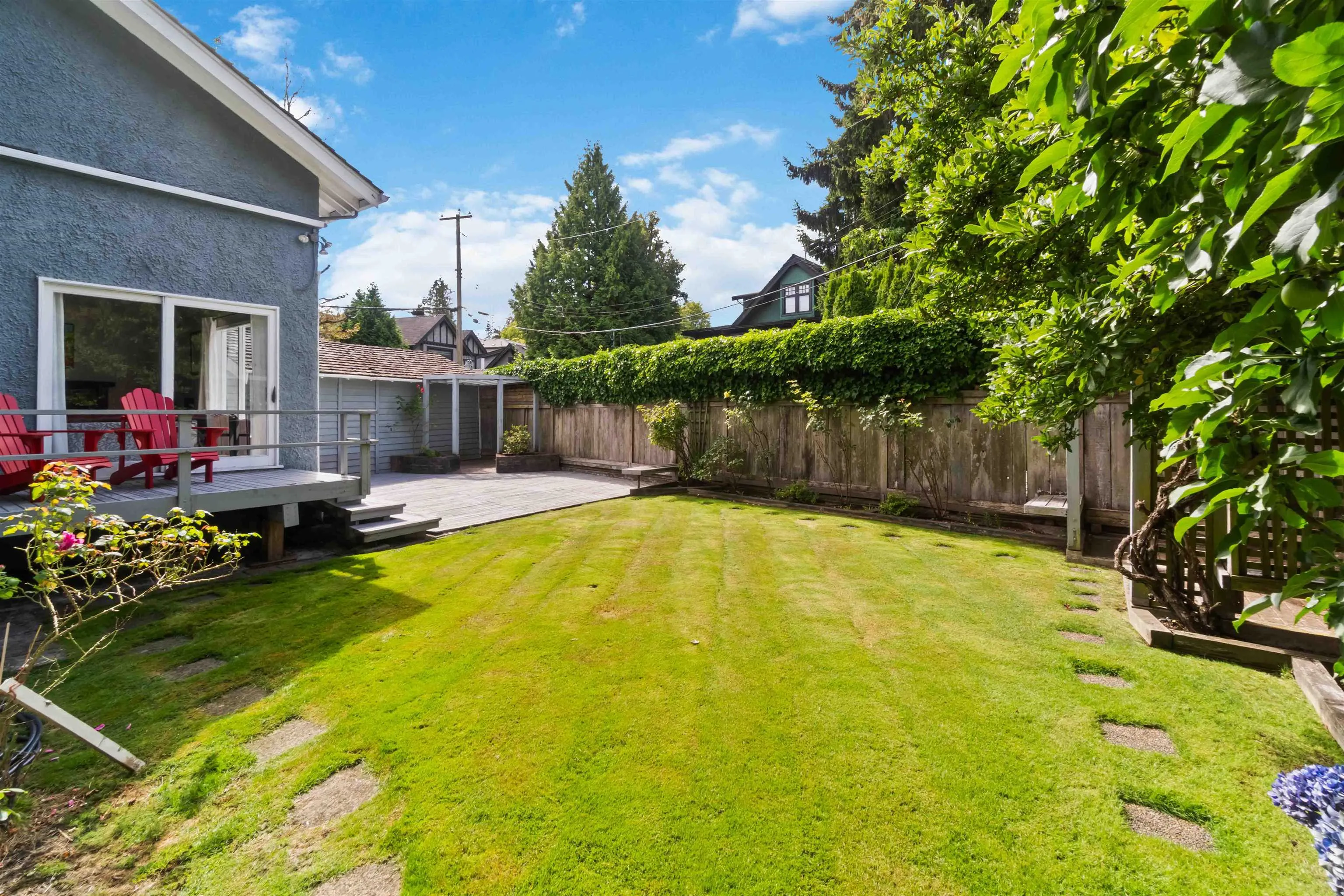 1120 Devonshire Crescent