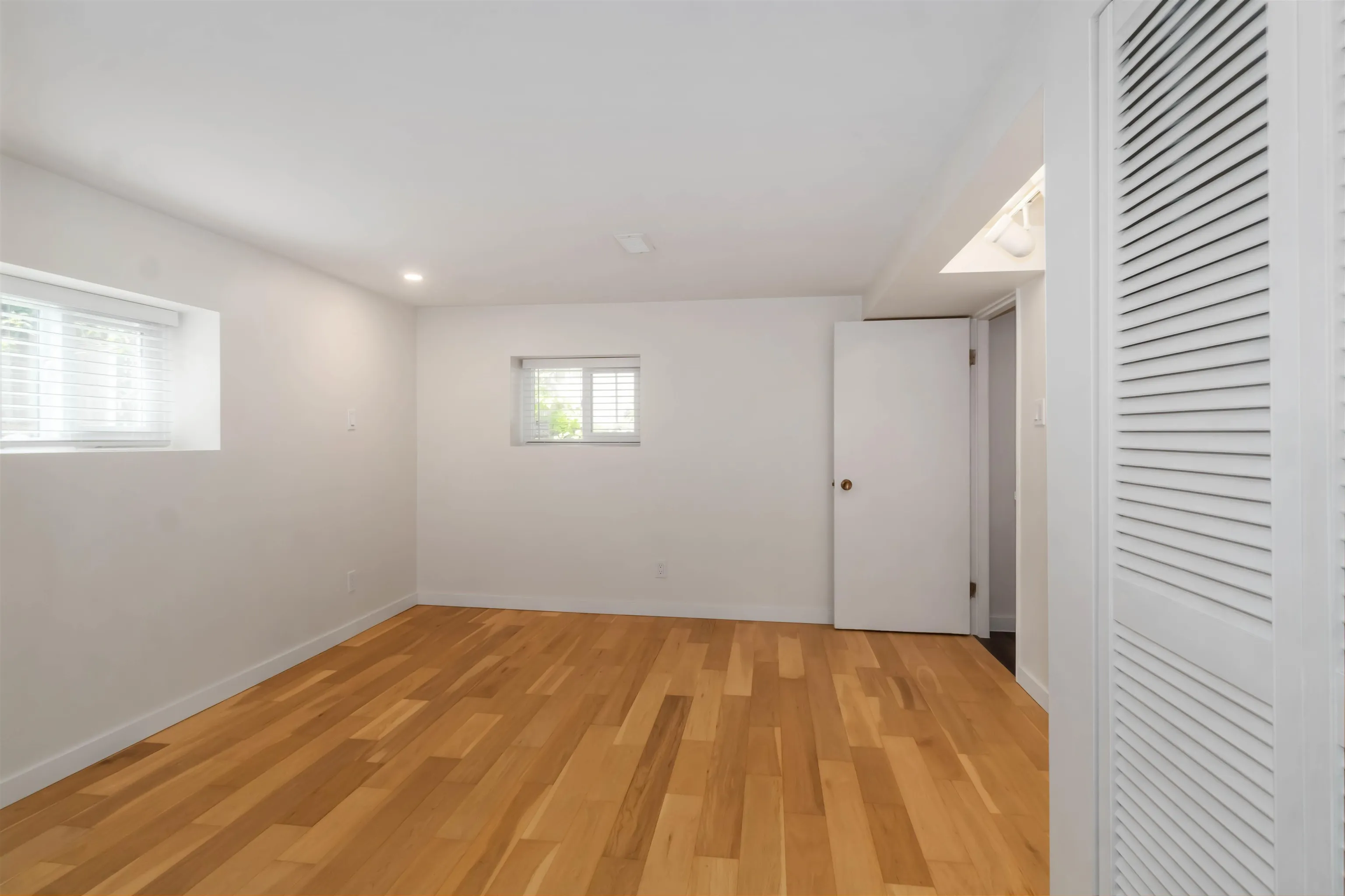 1120 Devonshire Crescent