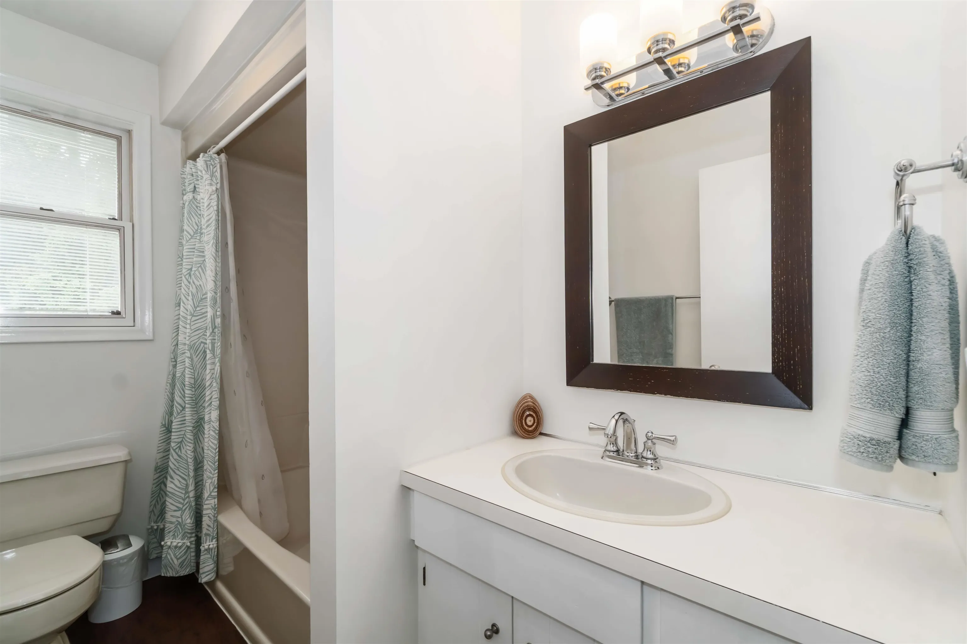 1120 Devonshire Crescent