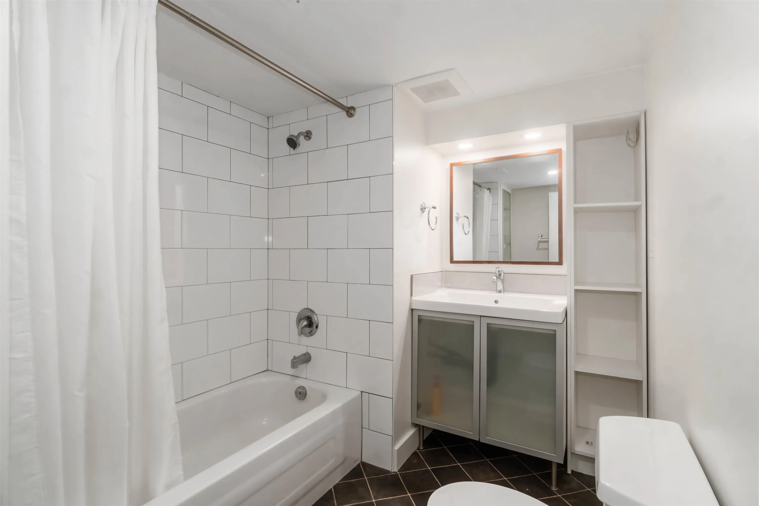 1120 Devonshire Crescent