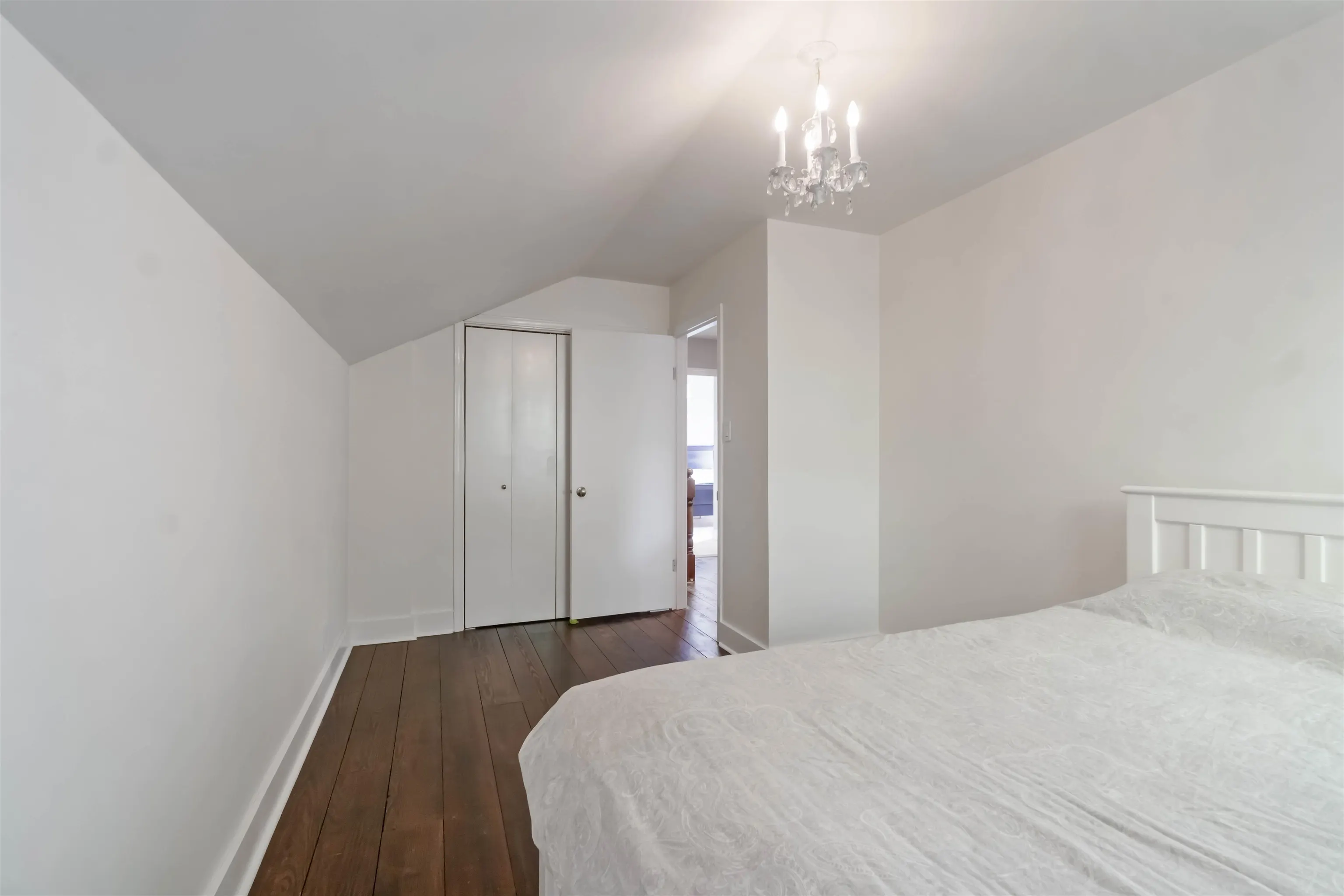 1120 Devonshire Crescent