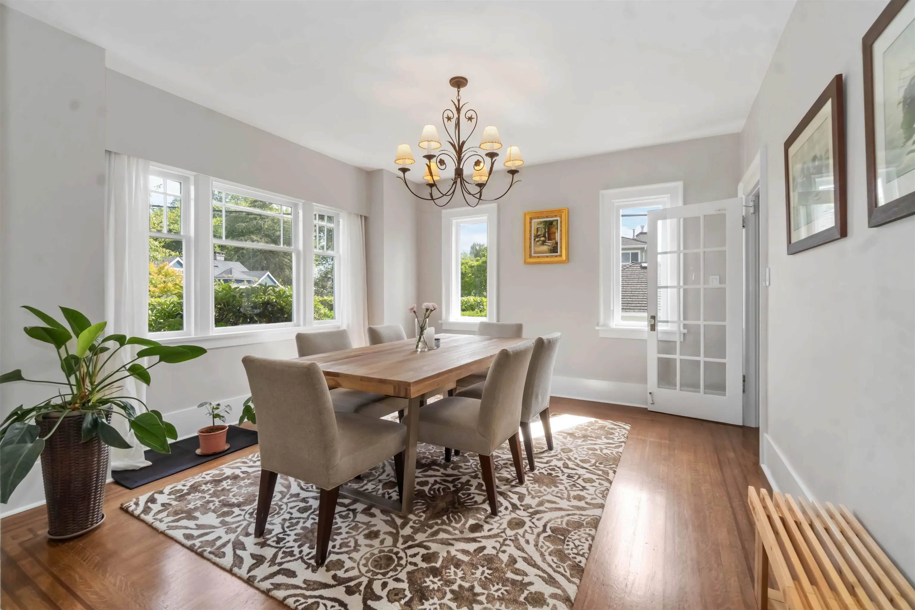 1120 Devonshire Crescent